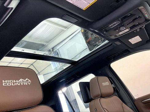 Used 2025 Chevrolet Tahoe High Country AWD/4WD image 22