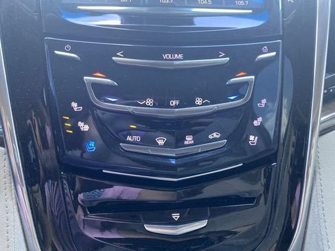 Used 2018 Cadillac Escalade Luxury AWD/4WD image 18