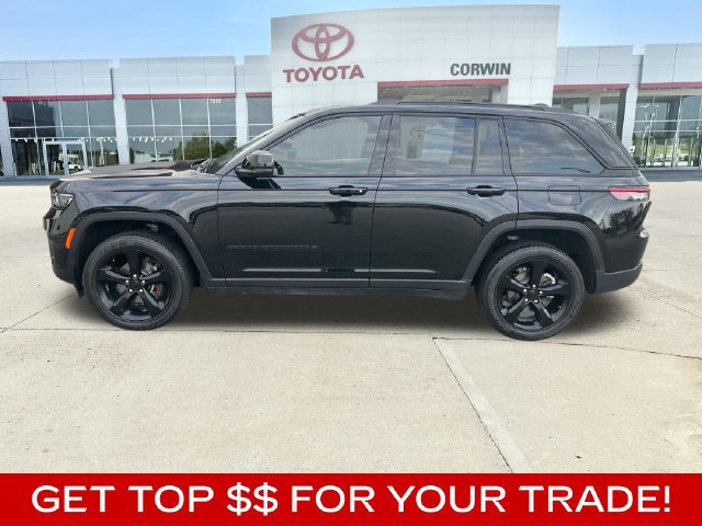 Used 2025 Jeep Grand Cherokee Altitude AWD/4WD image 2