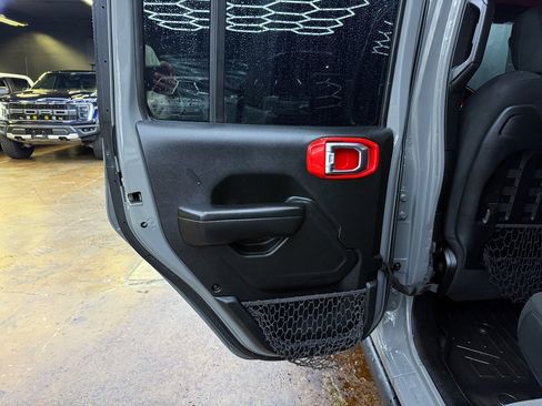 Used 2021 Jeep Gladiator Rubicon image 16