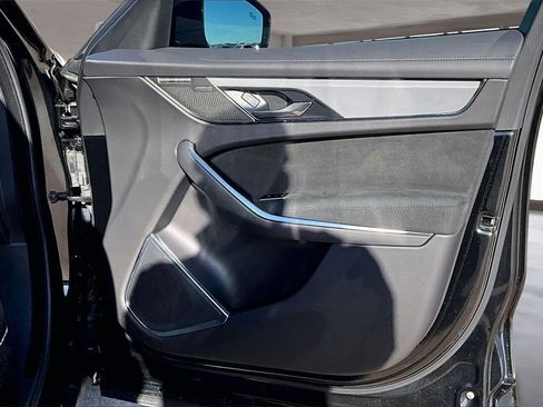 Used 2024 Jaguar F-PACE SVR image 19