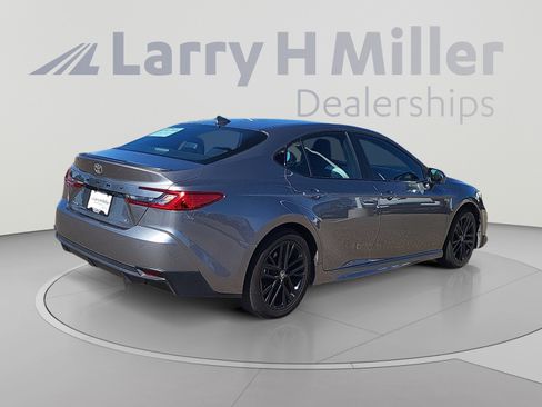 Used 2025 Toyota Camry SE FWD image 5