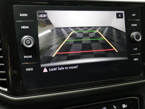 Certified 2022 Volkswagen Atlas SE image 9