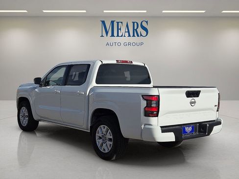 Used 2022 Nissan Frontier SV image 3