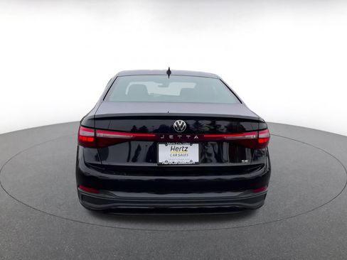 Used 2025 Volkswagen Jetta SE image 12