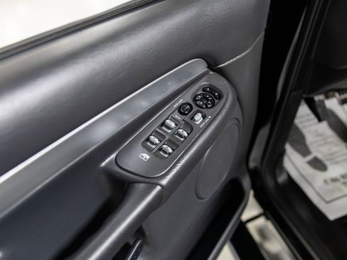 Used 2005 Dodge Ram 1500 Truck 4dr Quad Cab 140.5 WB image 28