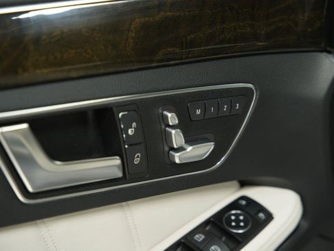 Used 2014 Mercedes-Benz E 250 BlueTEC Sedan image 29