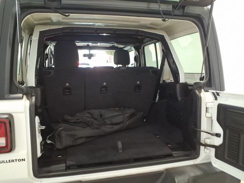 Used 2021 Jeep Wrangler 4WD Unlimited Willys image 21