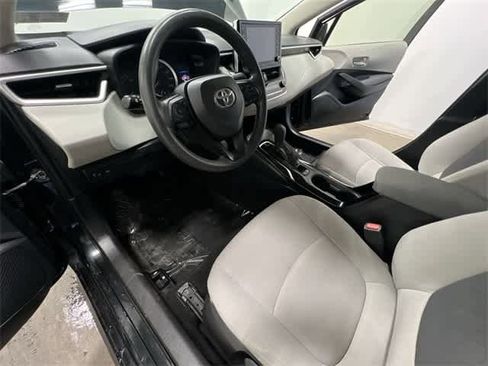 Used 2021 Toyota Corolla LE image 14