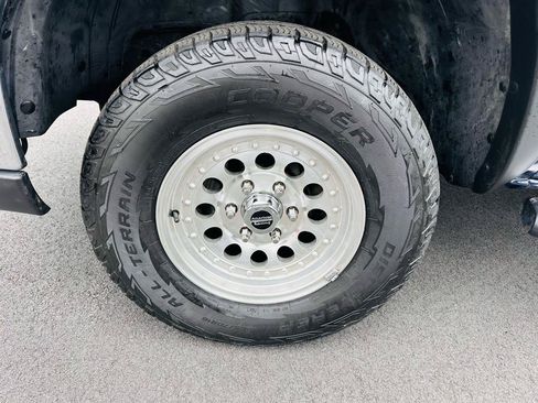 Used 2006 Chevrolet Avalanche LS w/ Sun And Sound Package AWD/4WD image 12