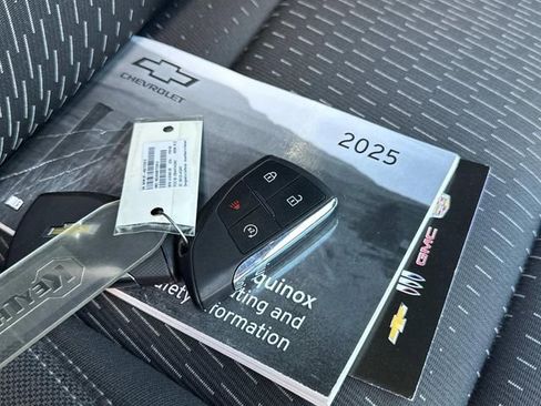 Used 2025 Chevrolet Equinox LT w/ Safety and Technology Package FWD image 6
