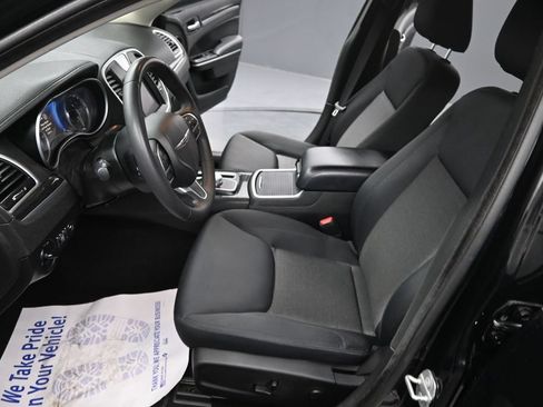 Used 2022 Chrysler 300 Touring w/ Sport Appearance Package RWD image 18