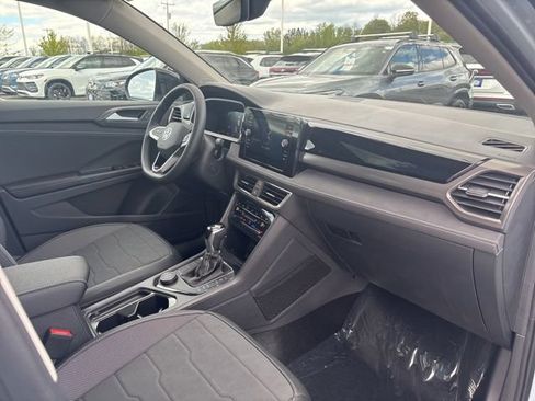 New 2026 Volkswagen Taos SE AWD/4WD image 32