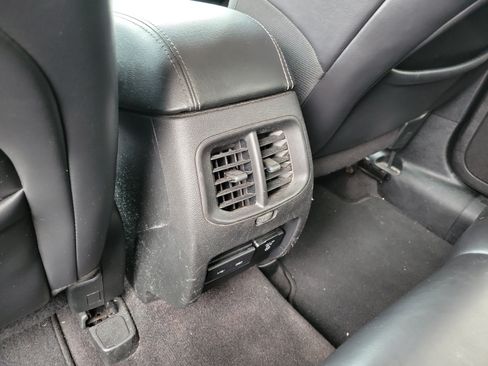 Used 2019 Jeep Cherokee Limited FWD image 11