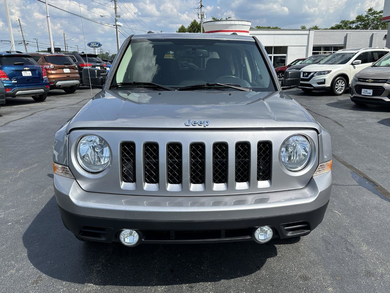 Used 2017 Jeep Patriot Latitude AWD/4WD image 6