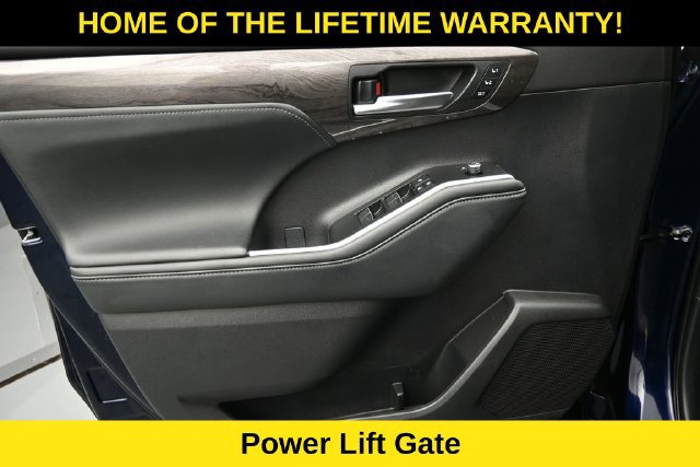 Used 2025 Toyota Highlander Platinum AWD/4WD image 11
