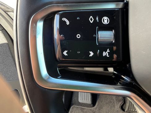 Used 2025 Land Rover Range Rover Sport SE image 19