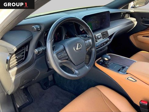 Certified 2021 Lexus LS 500 w/ Accessory Package (Z2) RWD image 17