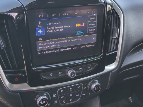 Used 2021 Chevrolet Traverse LT image 16