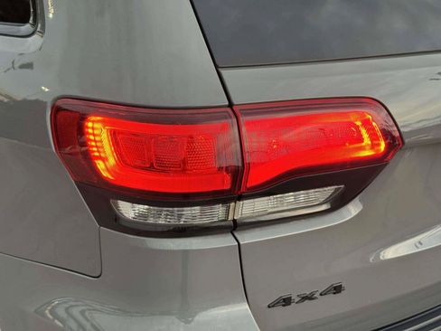 Used 2020 Jeep Grand Cherokee Altitude AWD/4WD image 14