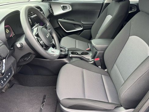 Used 2023 Kia Soul S image 8