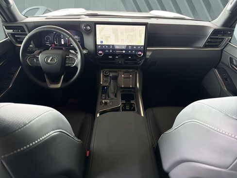 Used 2026 Lexus GX 550 w/ Accessory Package (2T) AWD/4WD image 13