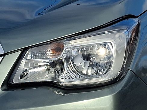 Used 2017 Subaru Forester 2.5i w/ Alloy Wheel Package image 9