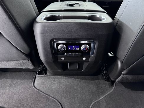 Certified 2024 GMC Yukon SLT AWD/4WD image 30