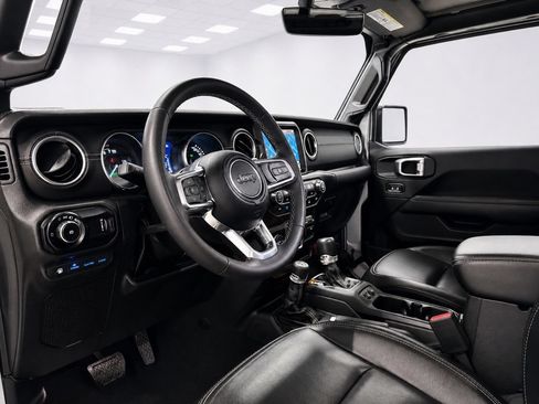Used 2023 Jeep Wrangler Unlimited Sahara AWD/4WD image 17
