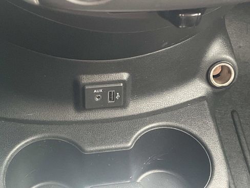 Used 2019 Nissan Versa SV image 17