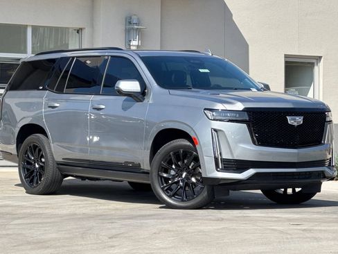 Used 2023 Cadillac Escalade Sport Platinum w/ LPO, ONYX Package AWD/4WD image 2