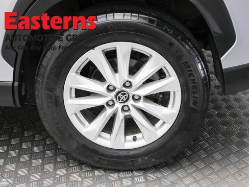 Used 2024 Toyota Corolla Cross LE image 8