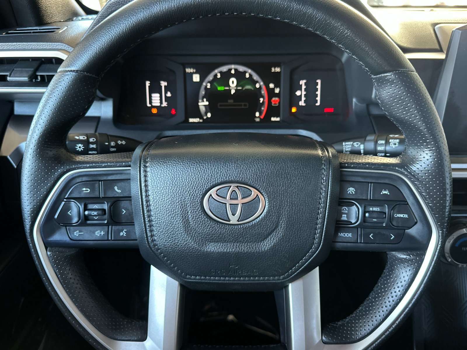 Used 2025 Toyota 4Runner SR5 AWD/4WD image 21