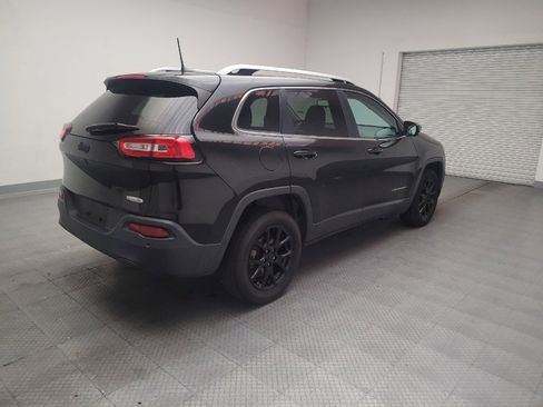 Used 2016 Jeep Cherokee Latitude w/ Safety/Convenience Group FWD image 9