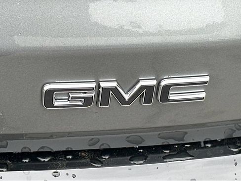 New 2026 GMC Acadia Denali Ultimate w/ LPO, Floor Liner Package AWD/4WD image 9