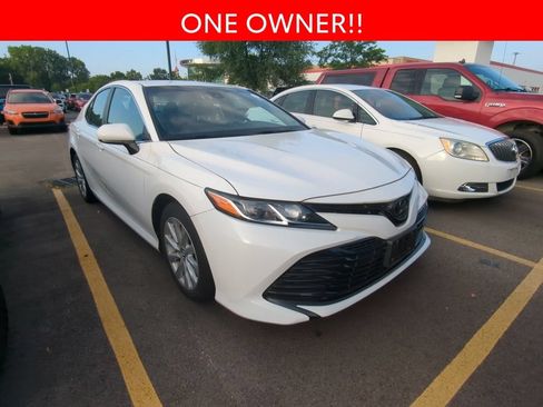 Used 2018 Toyota Camry LE FWD image 3