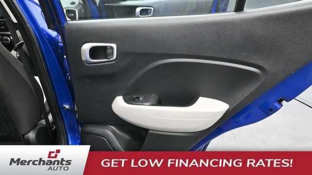 Used 2023 Hyundai Venue SEL FWD image 13