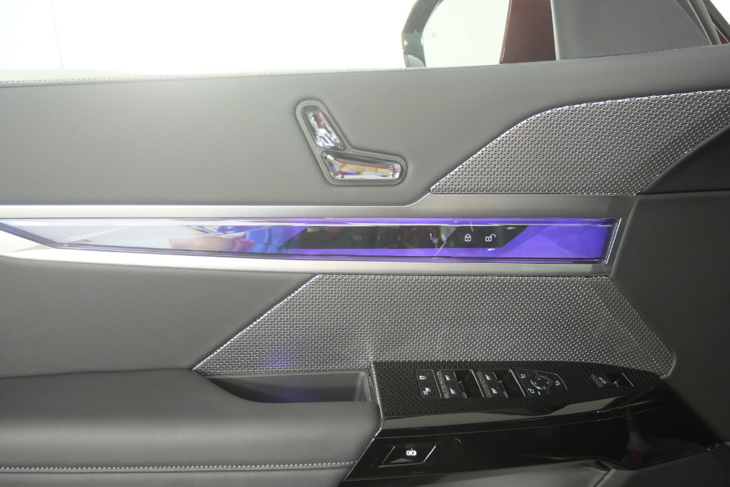 Certified 2026 BMW 740i RWD image 9