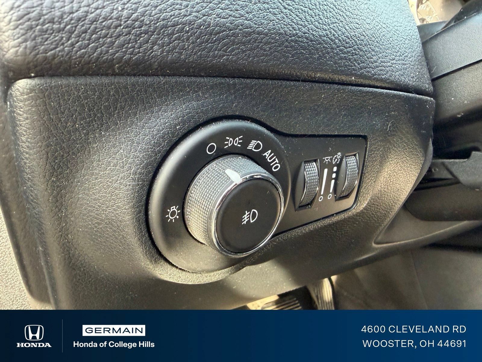 Used 2018 Jeep Compass Latitude w/ Popular Equipment Group AWD/4WD image 16