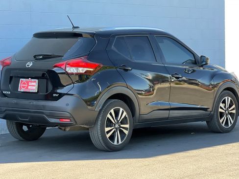 Used 2020 Nissan Kicks SV image 3