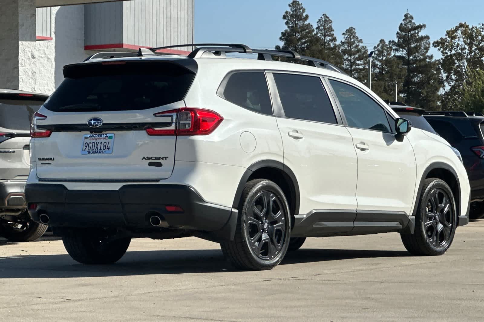 Used 2023 Subaru Ascent Onyx Edition AWD/4WD image 3