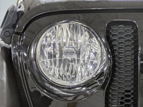 Used 2018 Jeep Wrangler Unlimited Sport S AWD/4WD image 9