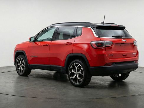 Used 2025 Jeep Compass Limited image 5