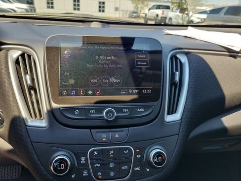 Certified 2025 Chevrolet Malibu LT FWD image 32