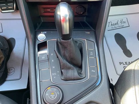 Used 2020 Volkswagen Tiguan SE R-Line image 21