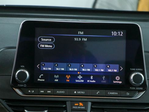 Used 2025 Nissan Altima 2.5 SV FWD image 19