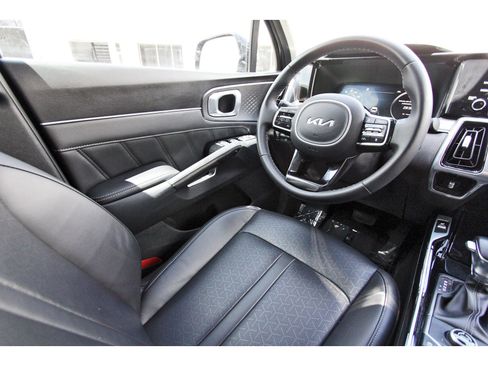 Certified 2023 Kia Sorento SX FWD image 9
