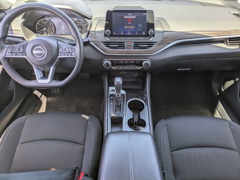 Used 2024 Nissan Altima 2.5 SV FWD image 14