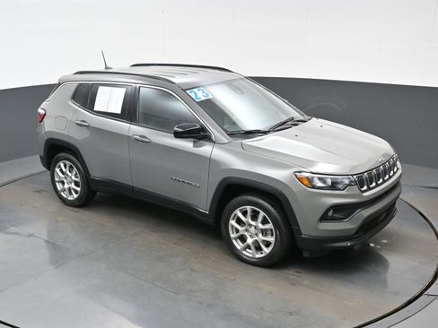 Used 2023 Jeep Compass Latitude image 38