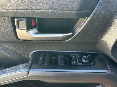 Used 2025 Toyota Tacoma TRD Sport image 11